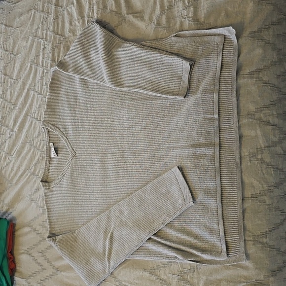 Sweater - Picture 1 of 5
